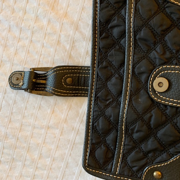 Old Navy Wristlet. Quilted details. - Picture 3 of 6